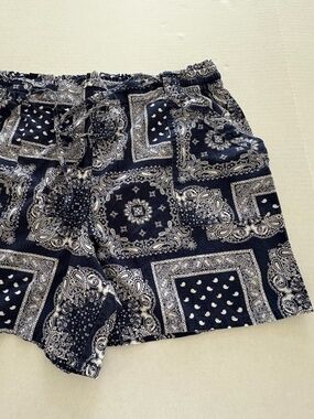 Feeling Festive Bandana Paisley Pattern With Pockets - Size‎ XXL.